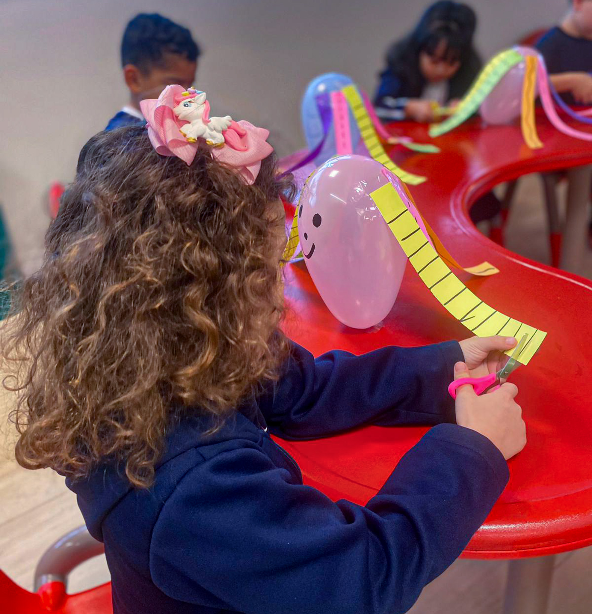 Aprender brincando  sempre mais divertido! Nossa Senhora Menina