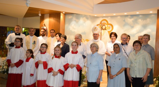 Santa Missa de Inaugurao da nova capela e a Dedicao do Altar - Nossa Senhora Menina